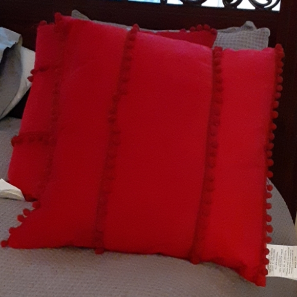 Red beautiful pillows - Picture 1 of 1
